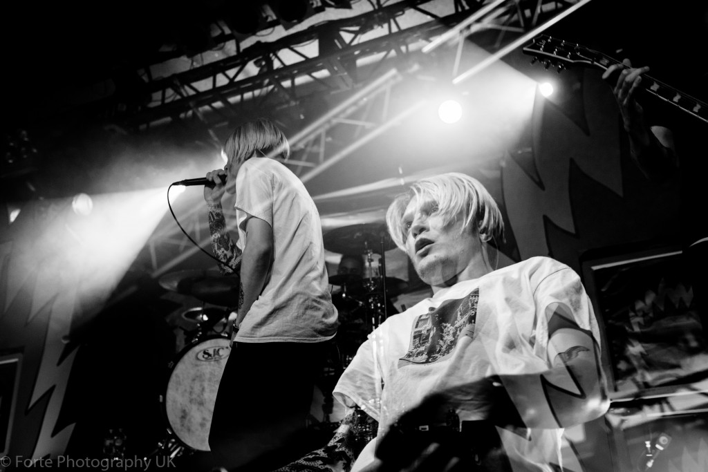 neck deep-22