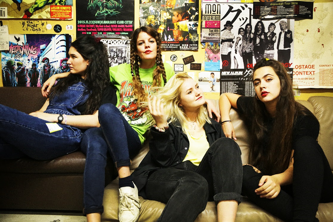 Promo image of Hinds band for release of Bamboo video