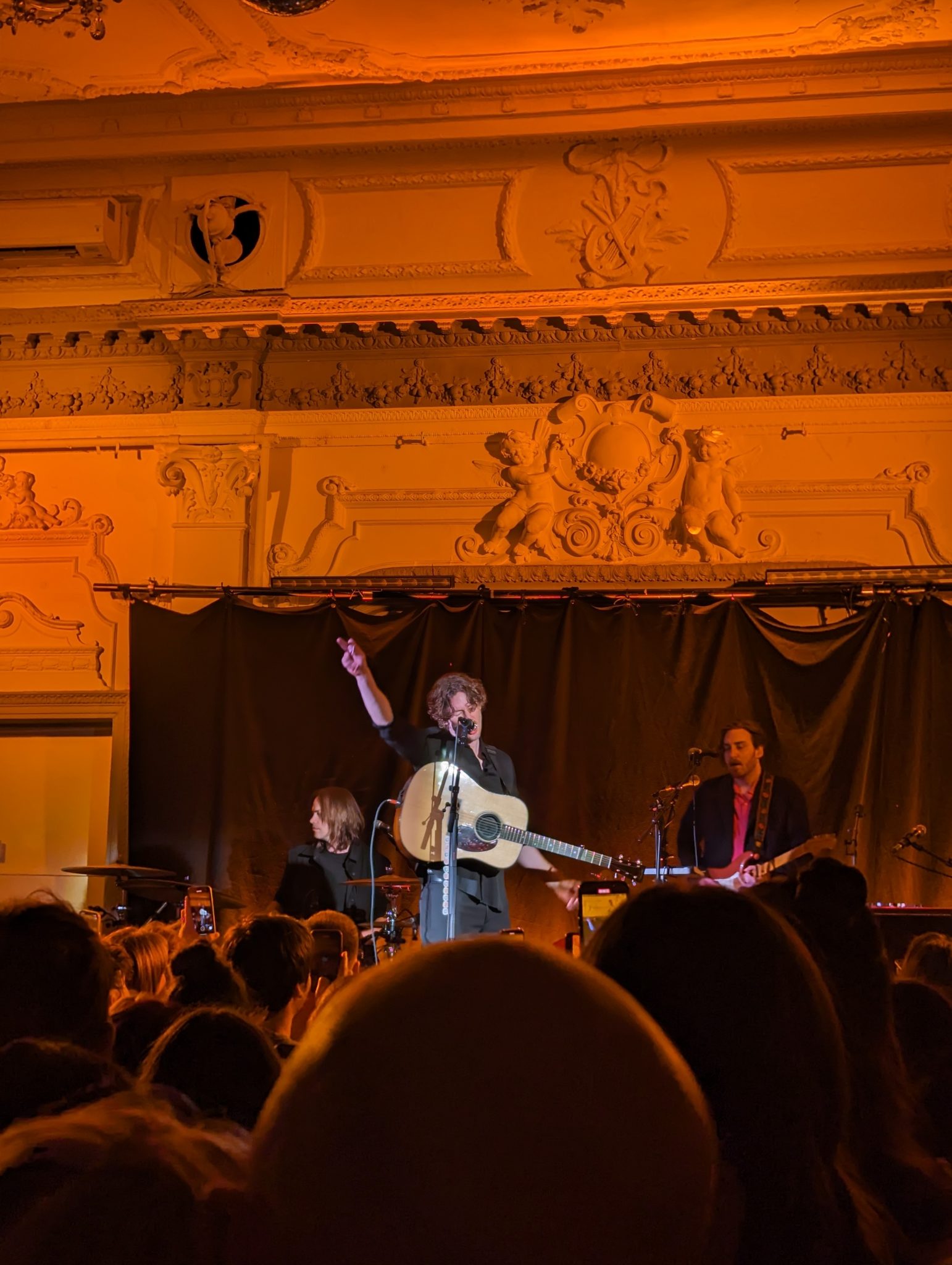 Live Review: Dean Lewis - Bush Hall, London 25.03.2024 - Backseat Mafia